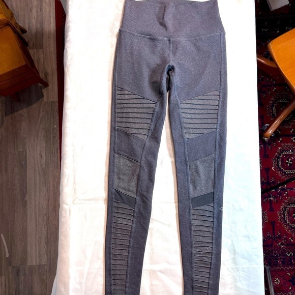 ALO Yoga Pants - Alo Yoga Moto High Waist Moto Leggings Size Small in Grey